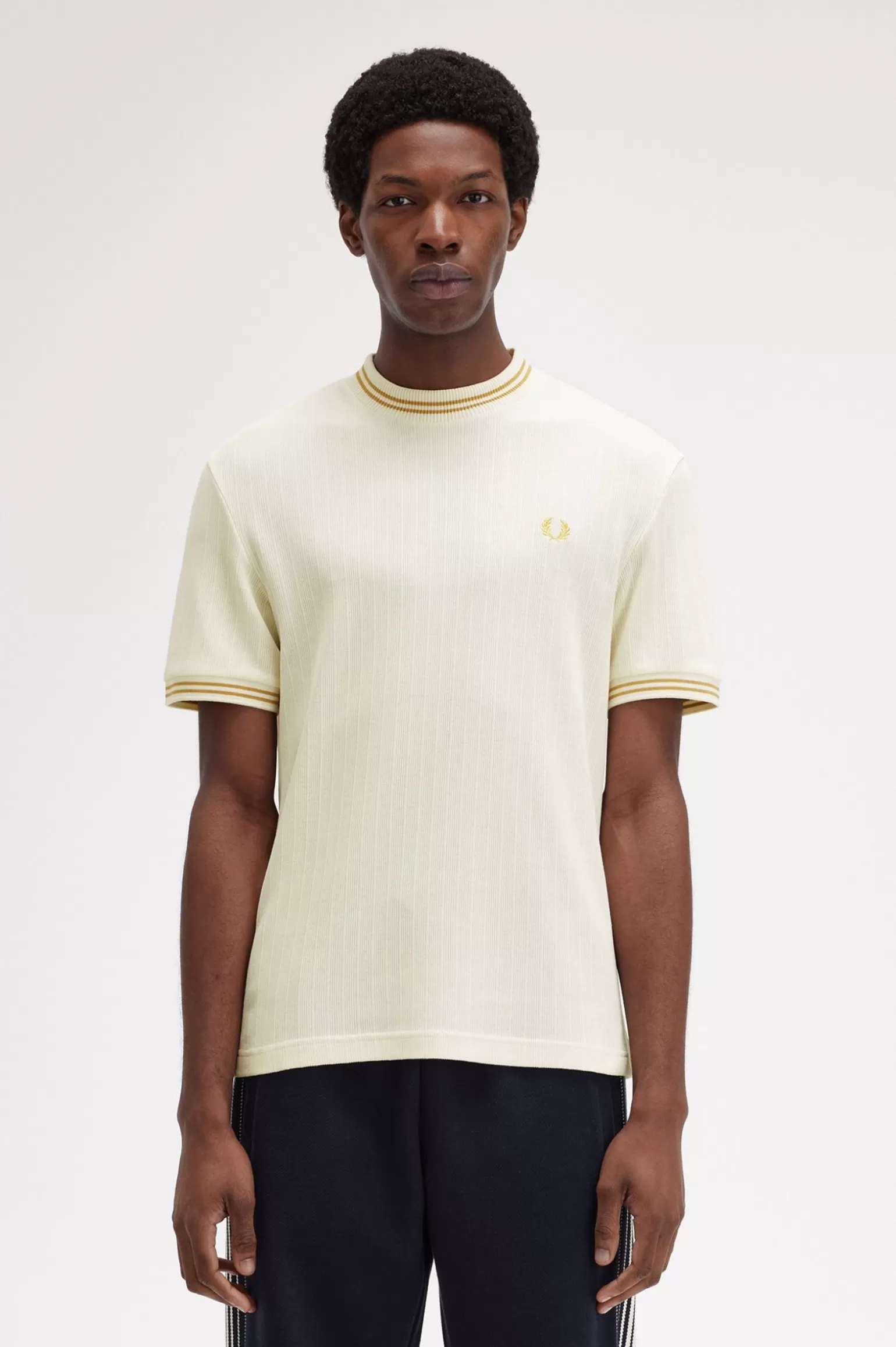 T-Shirts^Fred Perry Geripptes Jersey-T-Shirt Ecru